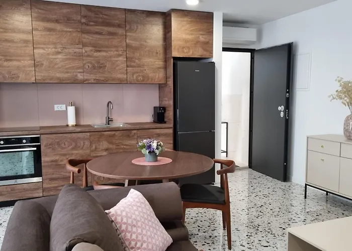 Delta House - Gama زادار